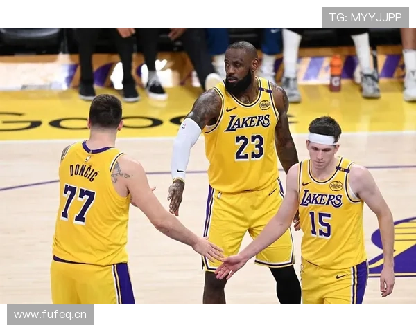 东契奇称与里夫斯搭档比赛轻松 是超棒二人组